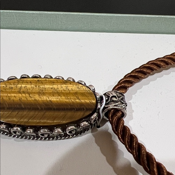 ATTERRI | Semi Precious Stone Statement Piece Necklace - Picture 7 of 10